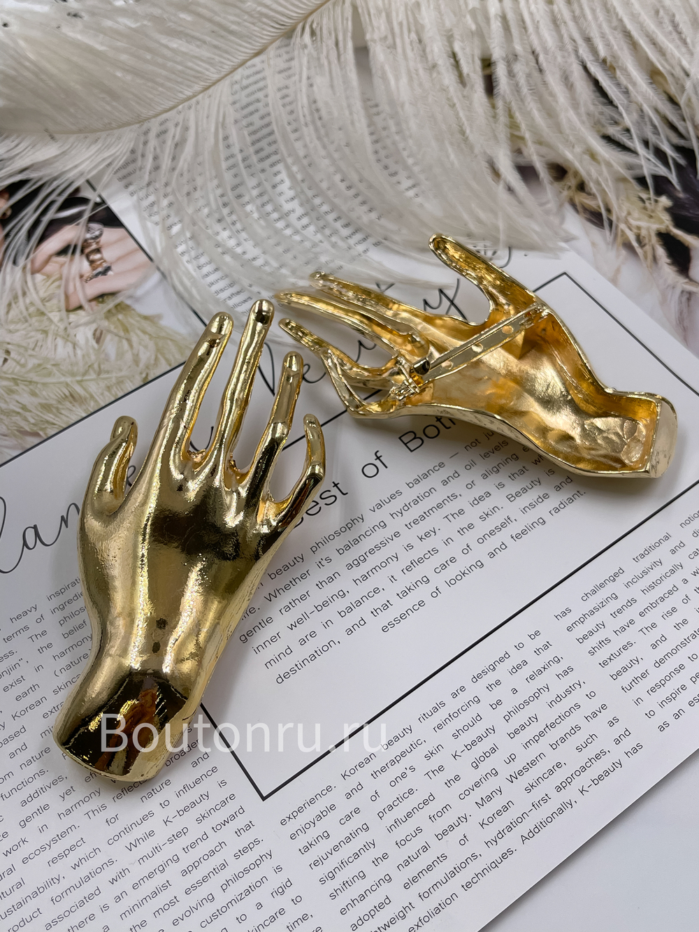 Брошь золотистая Скиапар. "Рука" скидка