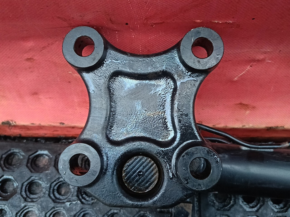 Цилиндр подъема кабины 2023г