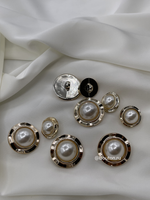 Пуговицы пластиковые золотистые с жемчугом и неровным краем