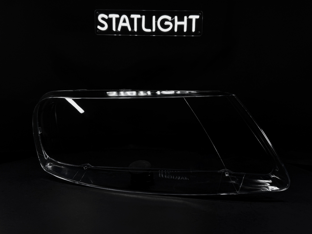 Правое стекло фары Volkswagen Touareg 2002-2007