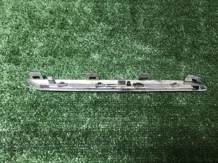 Молдинг решетки радиатора Mercedes E W213 (16-21)