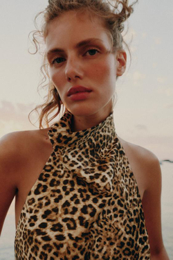 ZARA АТЛАСНЫЙ ТОП С ГОРЛОВИНОЙ ХАЛТЕР И АНИМАЛИСТИЧЕСКИМ ПРИНТОМ, ЛЕОПАРДОВЫЙ