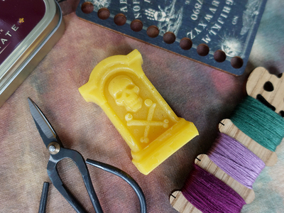 Gravestone череп с костями