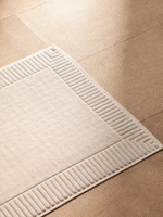 Коврик для ванной с фактурным бортиком светло-серого цвета из коллекции essential, 50x80 см