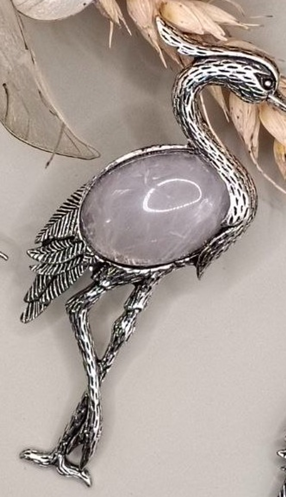 Брошь" Цапля" из цинкового сплава с натуральным камнем из лазурита.