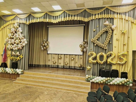 Оформление зала на выпускной в школу золотисто-кремовых оттенках «Колокольчик»