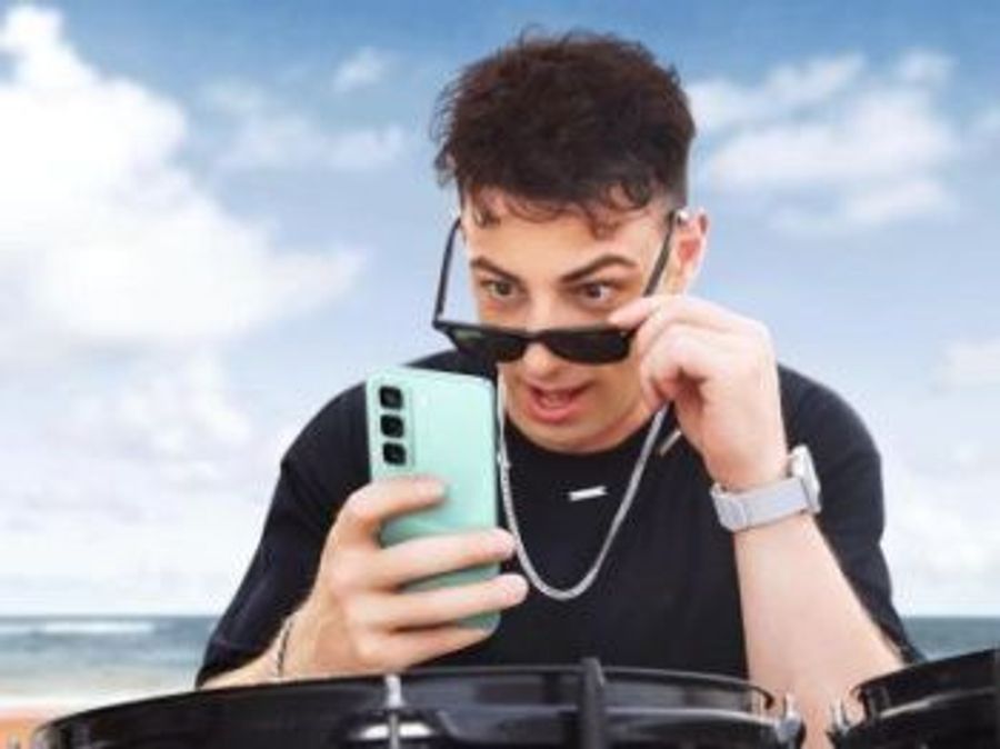 Компания Infinix представила в России смартфон HOT 50 с камерой производства Samsung