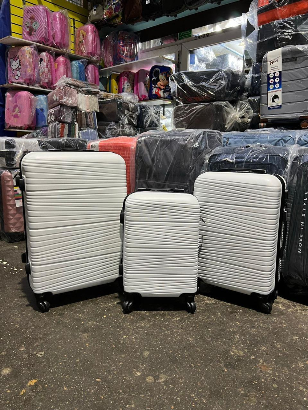 Средний чемодан Bon-Voyage Model Eight, Белый, M