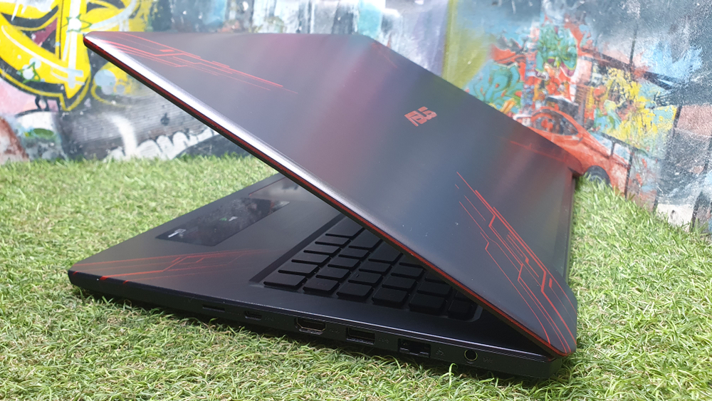 Игровой ASUS i5-8/6Gb/GTX 1050 2Gb/FHD/FX570U FX570UD-DM150T/Windows 10