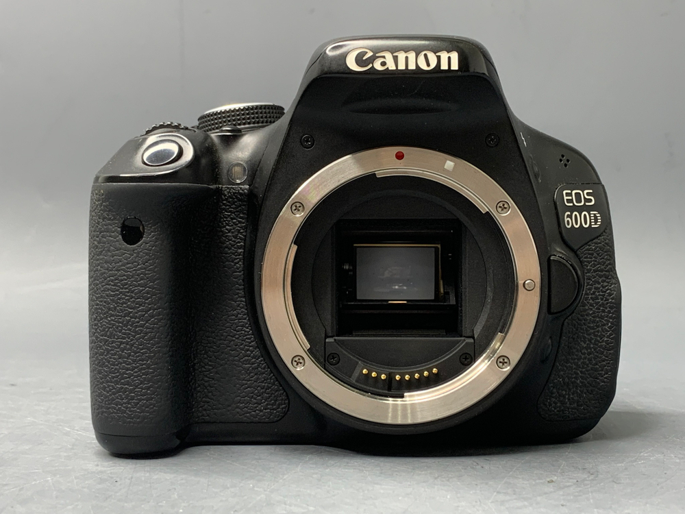 Canon EOS 600D kit 18-55mm 34000 кадров