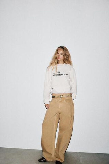 ZARA УКОРОЧЕННАЯ ТОЛСТОВКА С НАДПИСЬЮ, ЭКРЮ