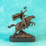 Настольная кабинетная скульптура «Конный рыцарь с топором»
