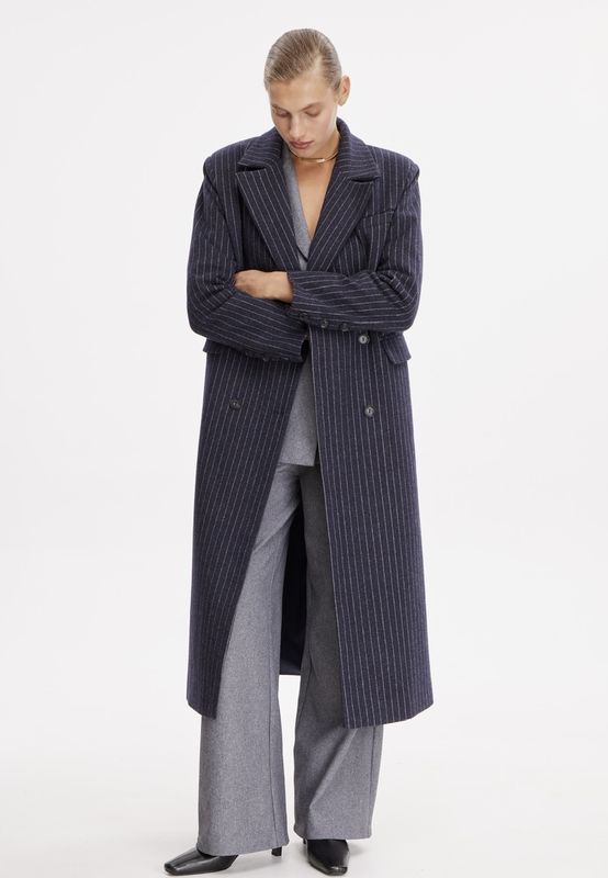 Пальто в полоску длинное