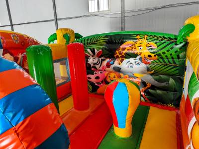 Коммерческий надувной батут «Сафари-экскурсия 2» 4x3.5x2,5 м