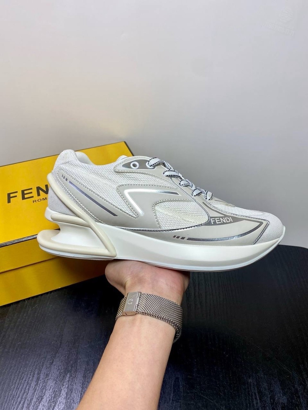Кроссовки Fendi