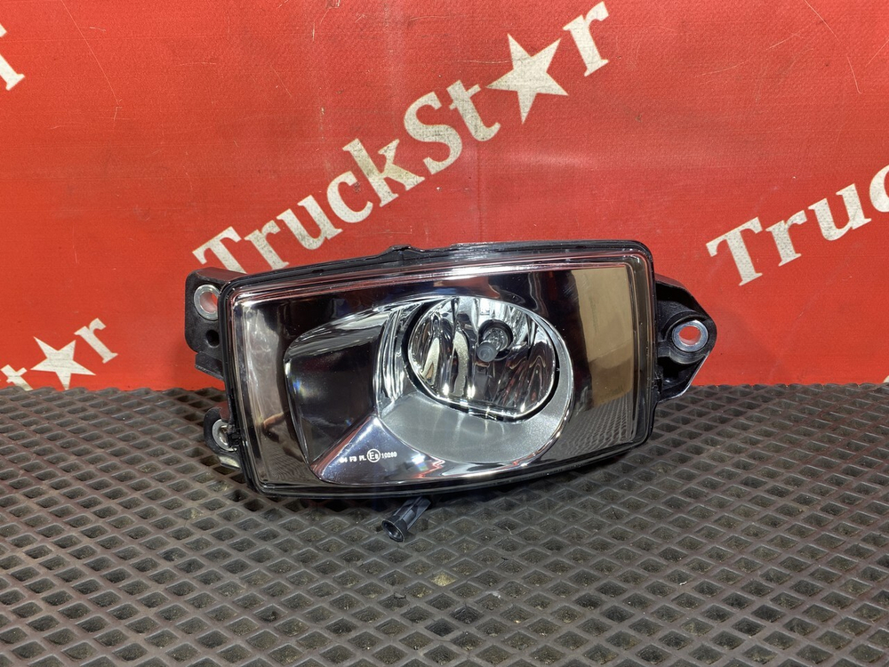 Фара противотуманная левая