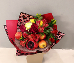 Съедобный букет с гранатом, яблоками и альстромерией