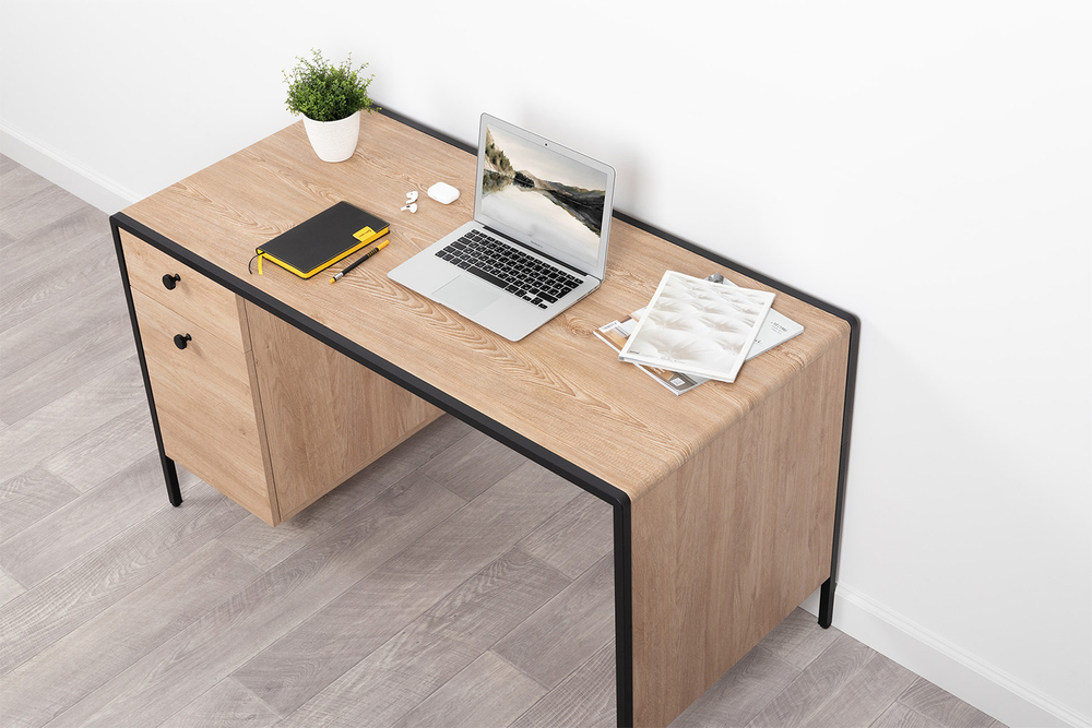 Стол письменный Брюс 12.157 Battle rock FSC Santiago, Ель карпатская, Черный