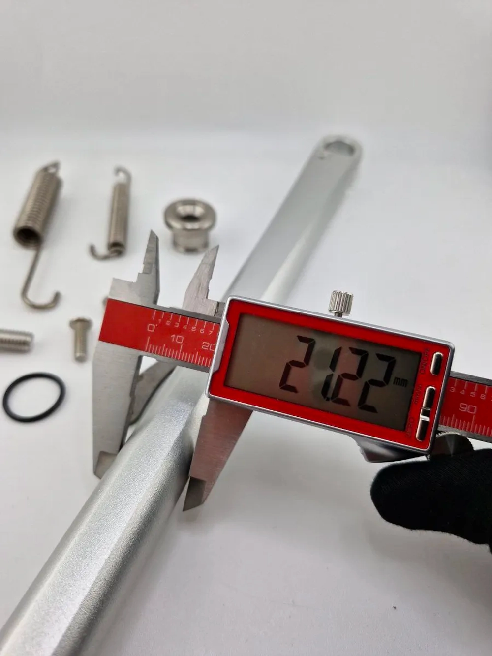 +t Подножка для мотоцикла боковая, стояночная, алюминиевая с комплектом крепежа