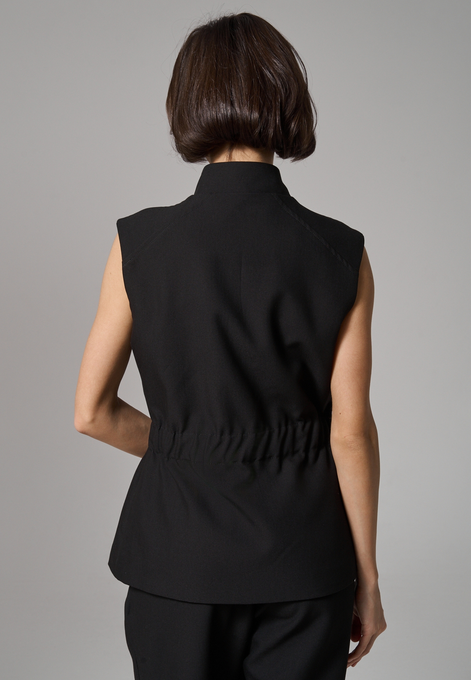 Жилет на молнии черный