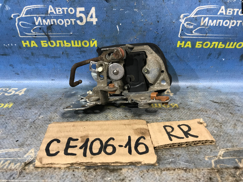 Замок двери задней правой TOYOTA COROLLA 1995