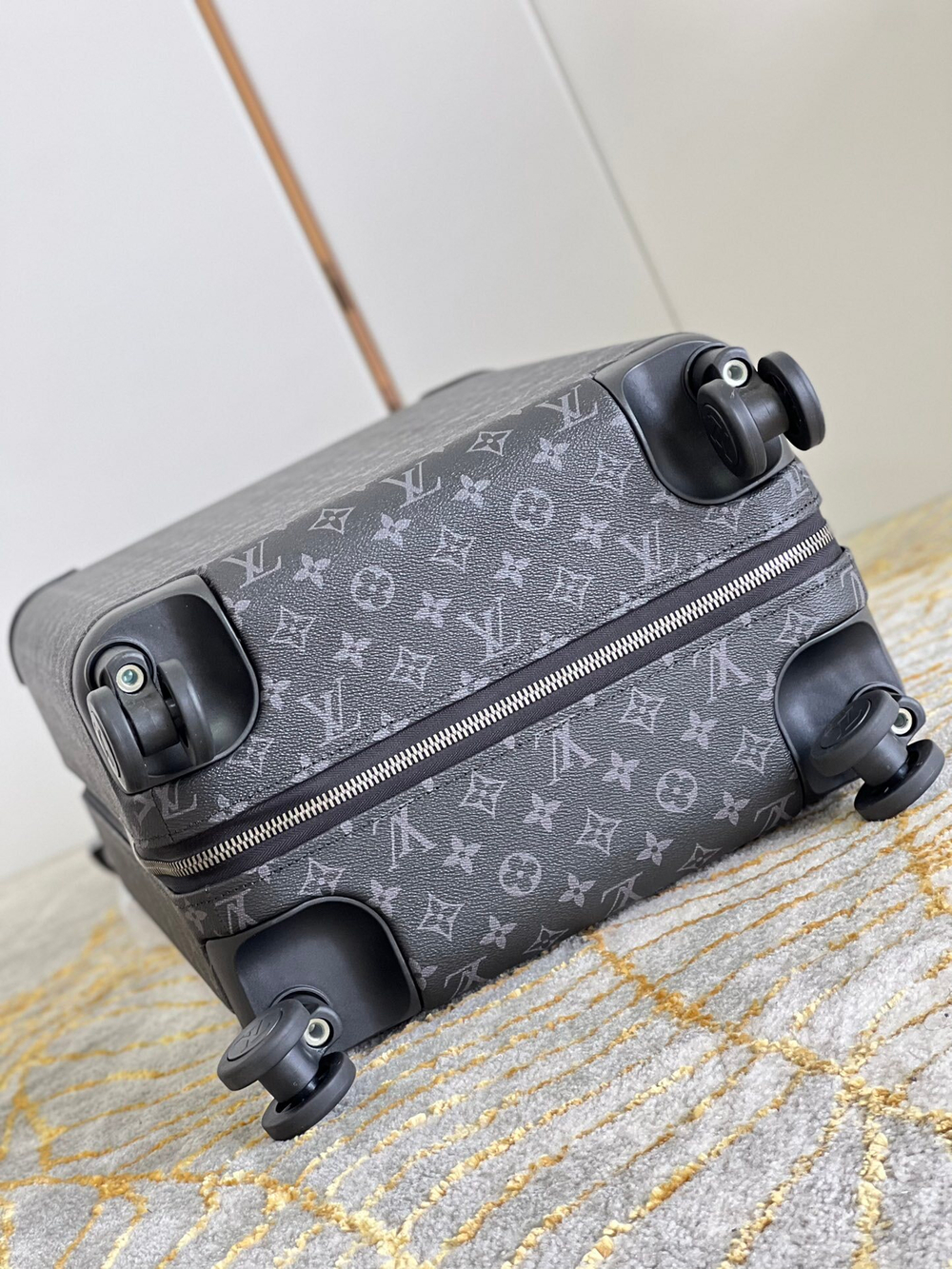 Louis Vuitton Horizon 55