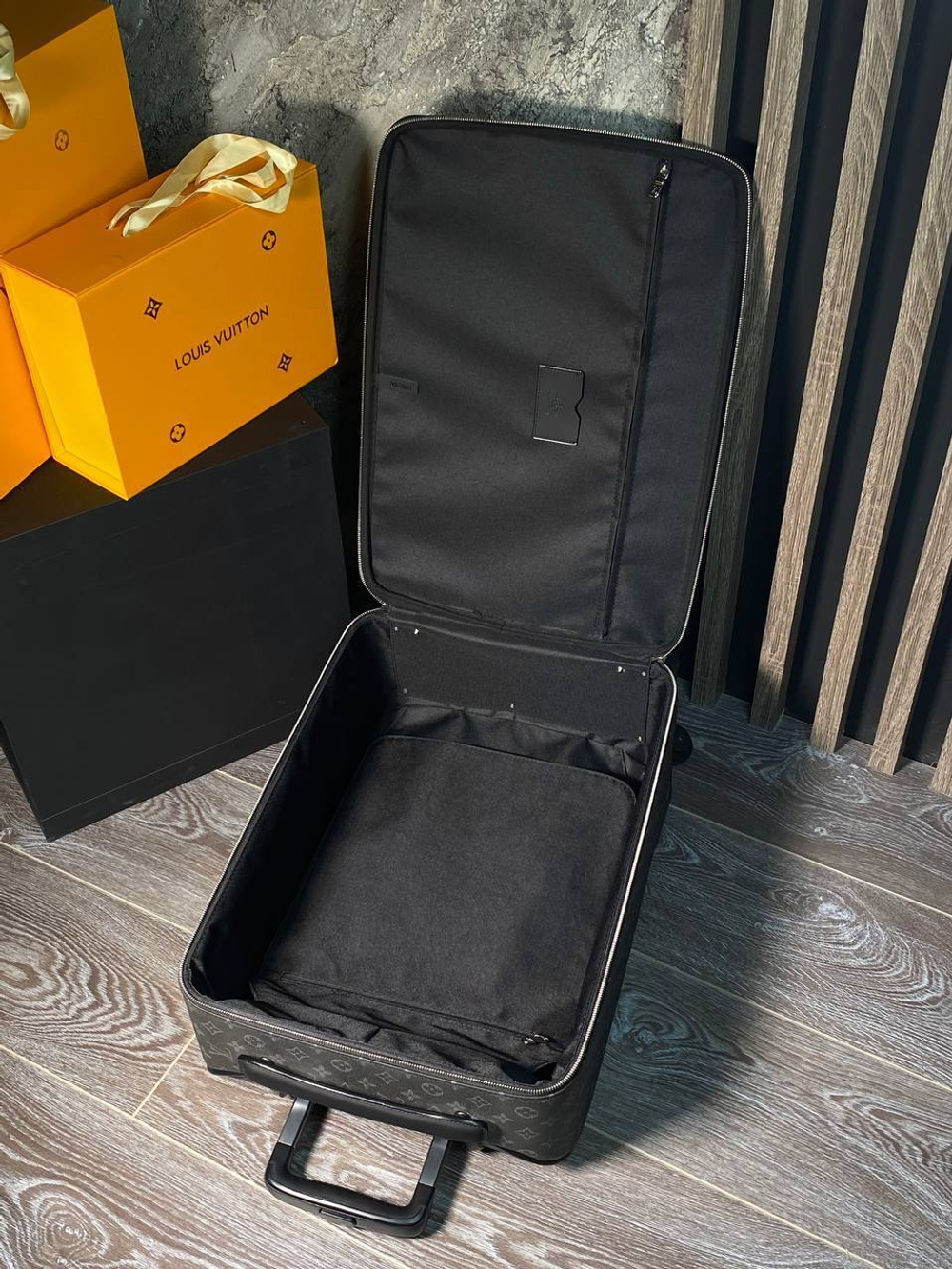 Чемодан Louis Vuitton