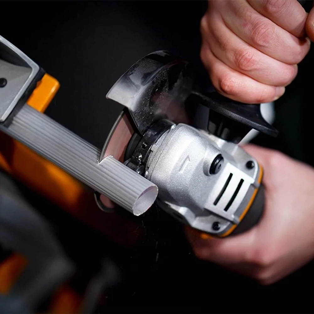 WORX WX803 аккумуляторная угловая шлифмашина (1 x 4 Ач, 1 x 2 Ач, ЗУ)