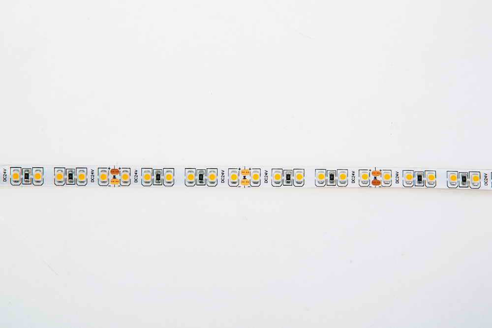 Лента светодиодная SMD нейтральная DC24V 9, 6W/m 4000K 720Lm/m 120д/м CRI>95 IP65,  упаковка 5 метров,  ширина 8мм,  высота 2мм,  самоклейкая