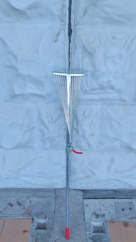 Грабли веерные металлические 15 зубьев 115 см