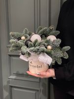 Композиция в коробочке с новогодними игрушками