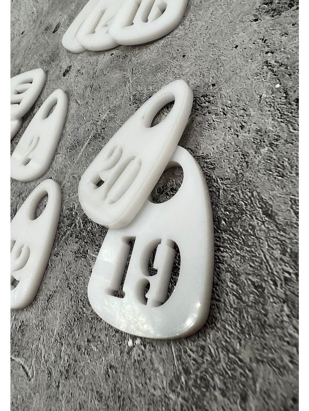 Номерки для гардероба прорезные