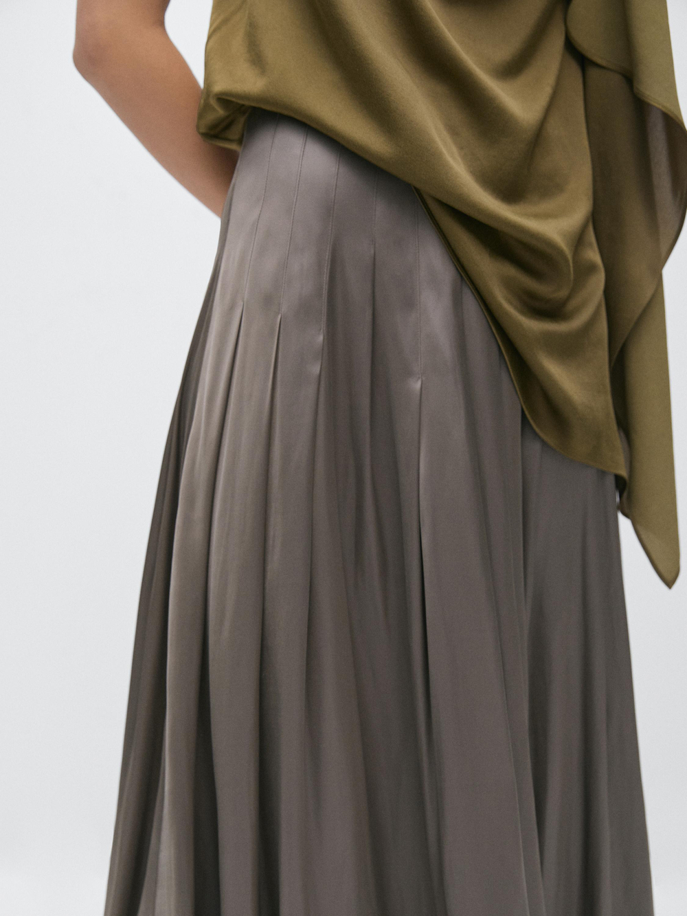 Massimo Dutti Юбка миди с декоративными складками и вощеной отделкой, серый