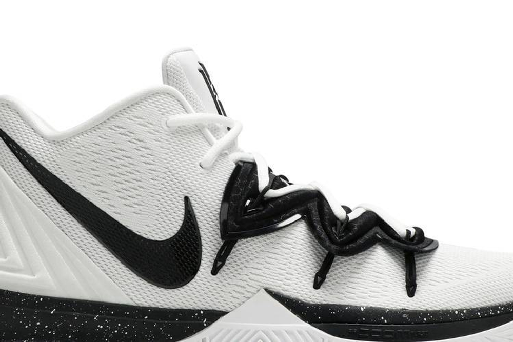 Kyrie 5 tb shoes top