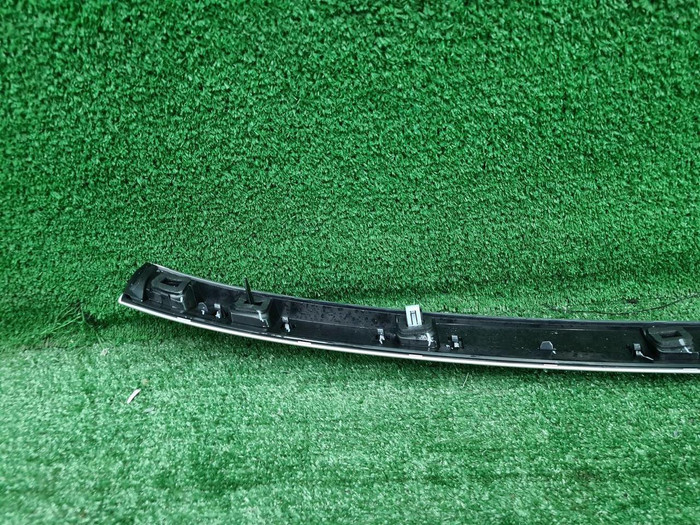 Молдинг двери багажника RR Vogue 5 L460 (21-нв)