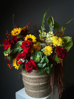 Авторская корзина цветов «Осенние мотивы»