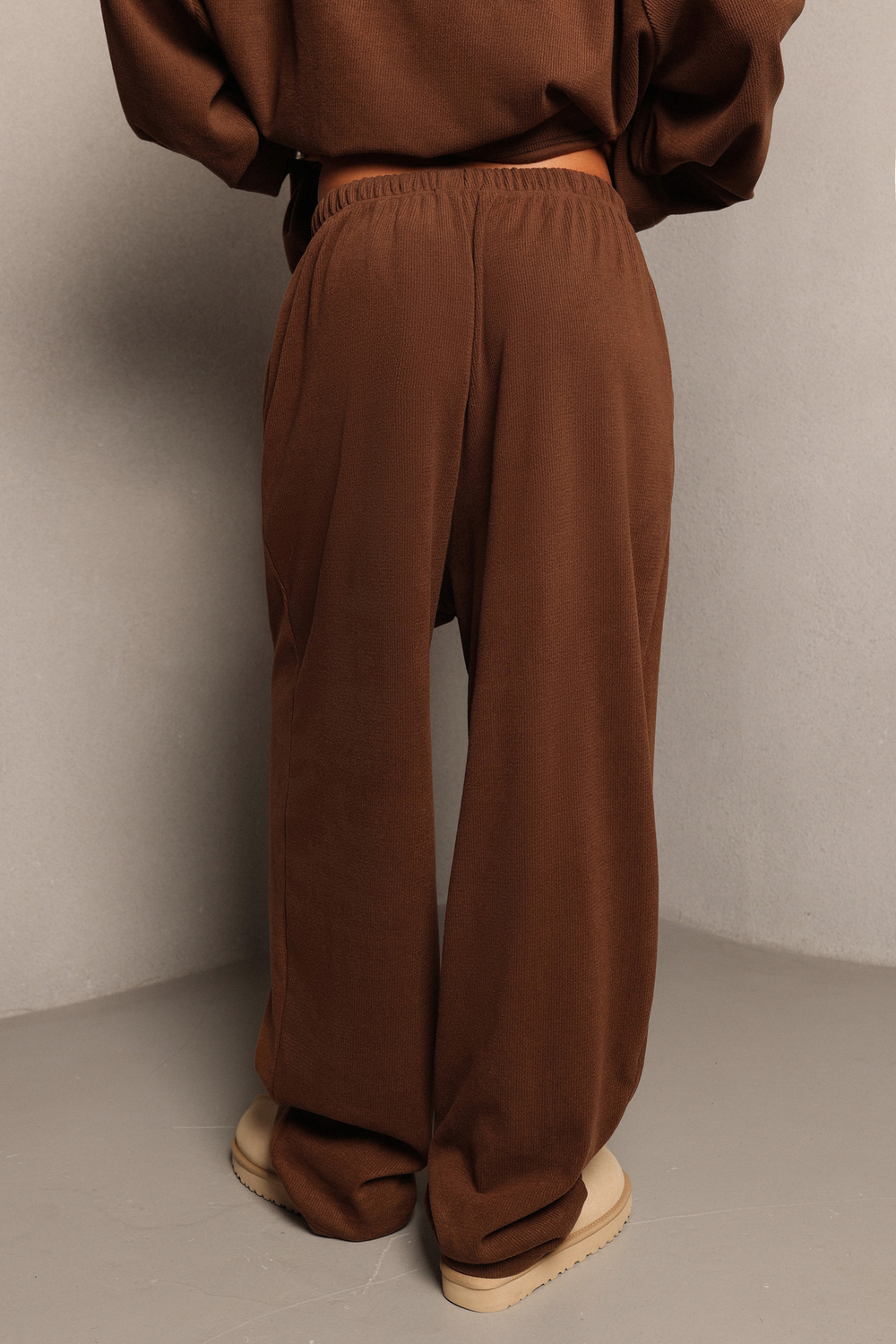 Брюки из трикотажного вельвета