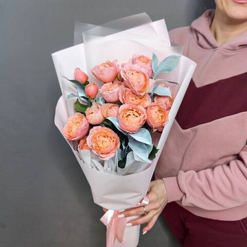 Букет-комплимент из кустовых пионовидных роз сорта "Julietta"