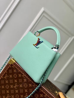 Louis Vuitton Capucines BB