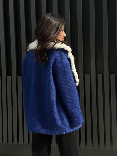 Укороченное пальто с контрастным воротником