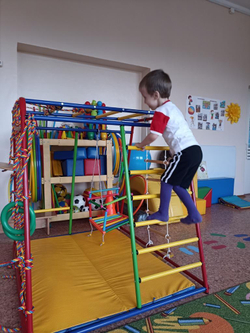 Спорткомплекс Веселый малыш спорткомплекс детский для дома красный №2 — 9-0105