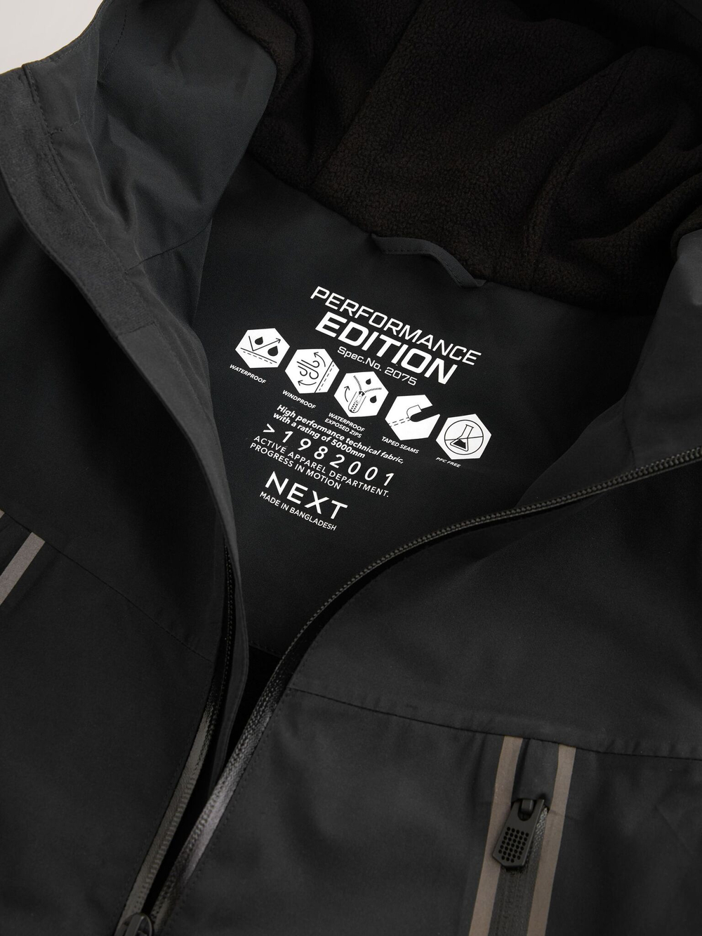 Куртка непромокаемая с флисовой подкладкой и капюшоном для мальчика Next Q51-539, Черный