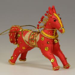 Бисерная ёлочная игрушка Лошадка