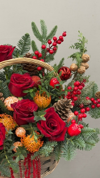 Корзина с розами и нутанами 2