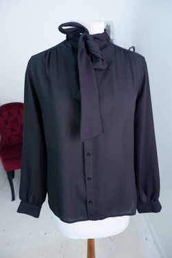 Блузка с бантом на вороте, визуально 42 размер