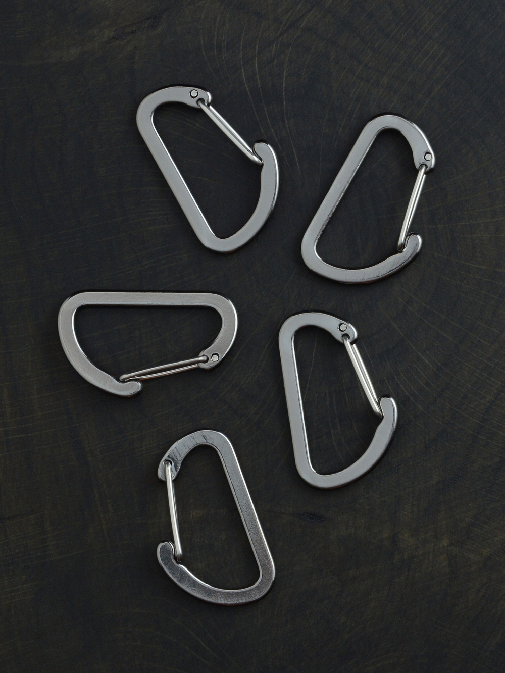 В АССОРТИМЕНТЕ 5 карабинов вспомогательных до 8 кг алюминий 40х25 мм