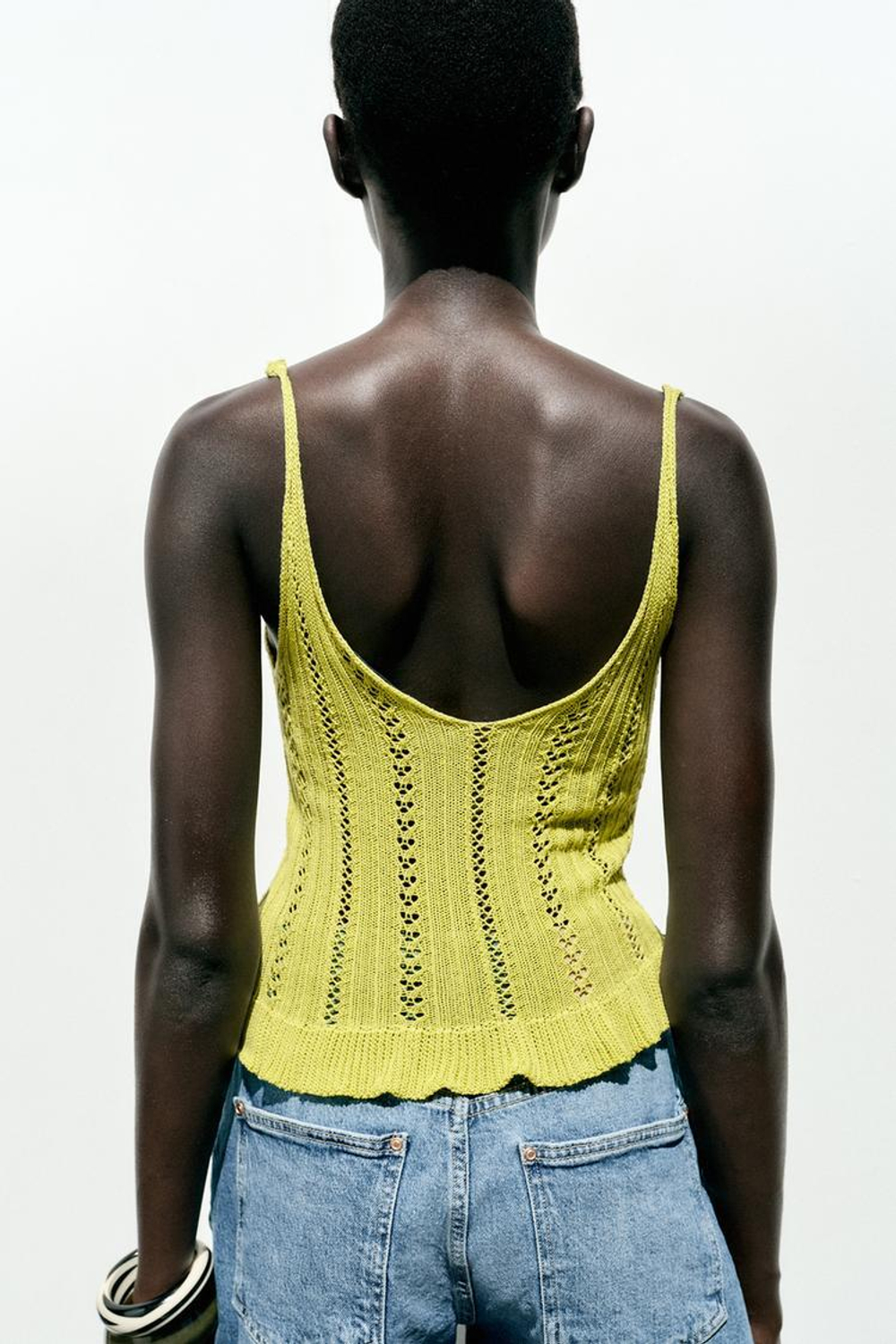 ZARA ТРИКОТАЖНЫЙ ТОП С ВОЛАНАМИ И ПЕРФОРАЦИЕЙ, ЗЕЛЕНЫЙ