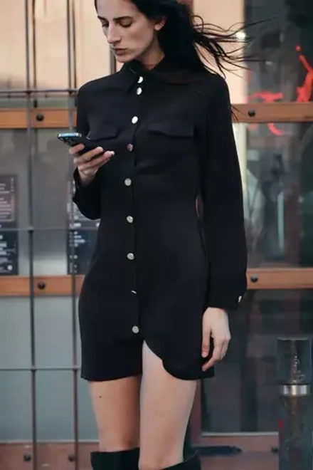 ZARA МИНИ-ПЛАТЬЕ ИЗ КРЕПА, ЧЕРНЫЙ
