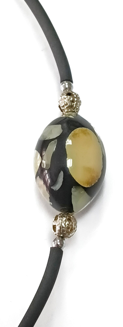 Чокер с янтарем