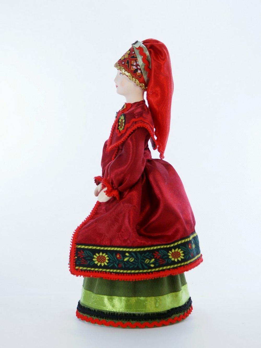 Кукла фарфоровая Украинка в праздничном костюме Киевской губернии